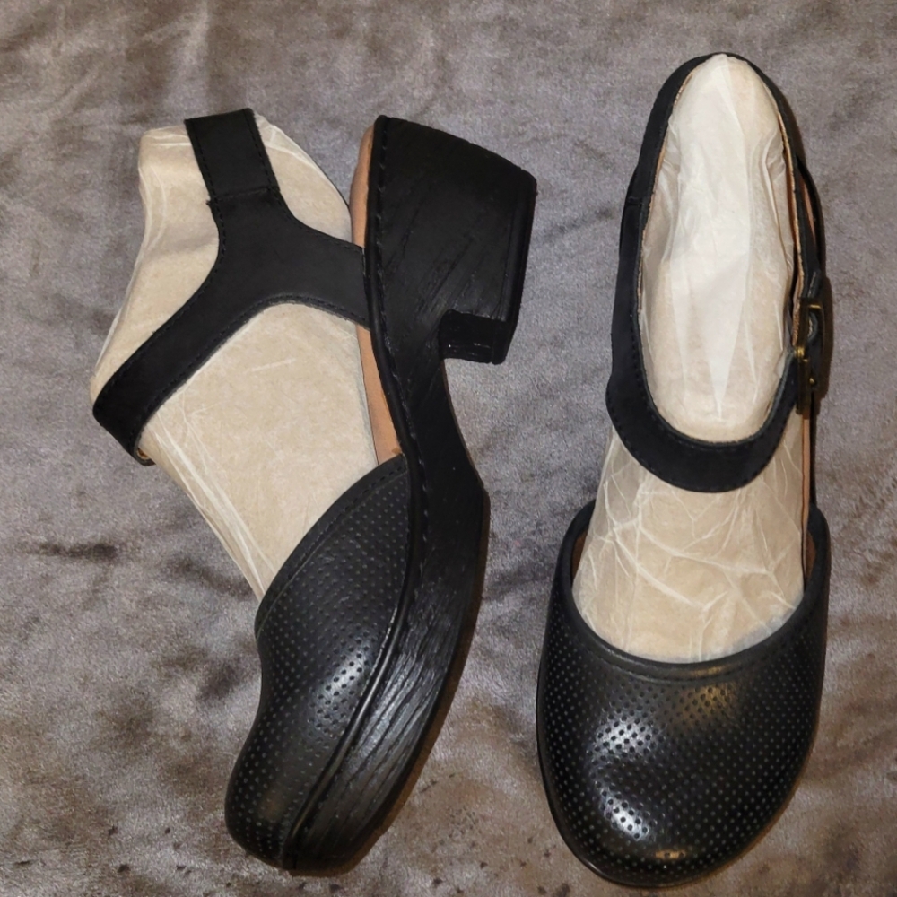 NIB B.O.C. "Stone" clogs black leather S8M
